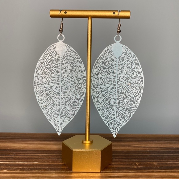 Multicolor Dangle Leaf Alloy Earrings - Picture 3 of 6